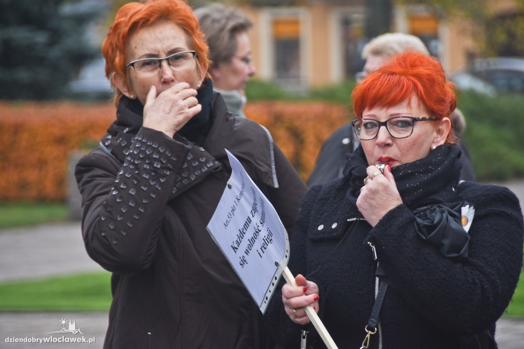 Strajk Kobiet na placu Wolności we Włocławku