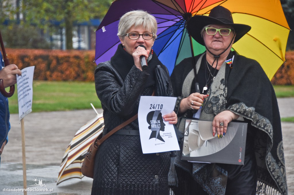 Strajk Kobiet na placu Wolności we Włocławku