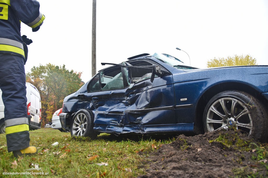 Groźna kolizja bmw i auta ciężarowego