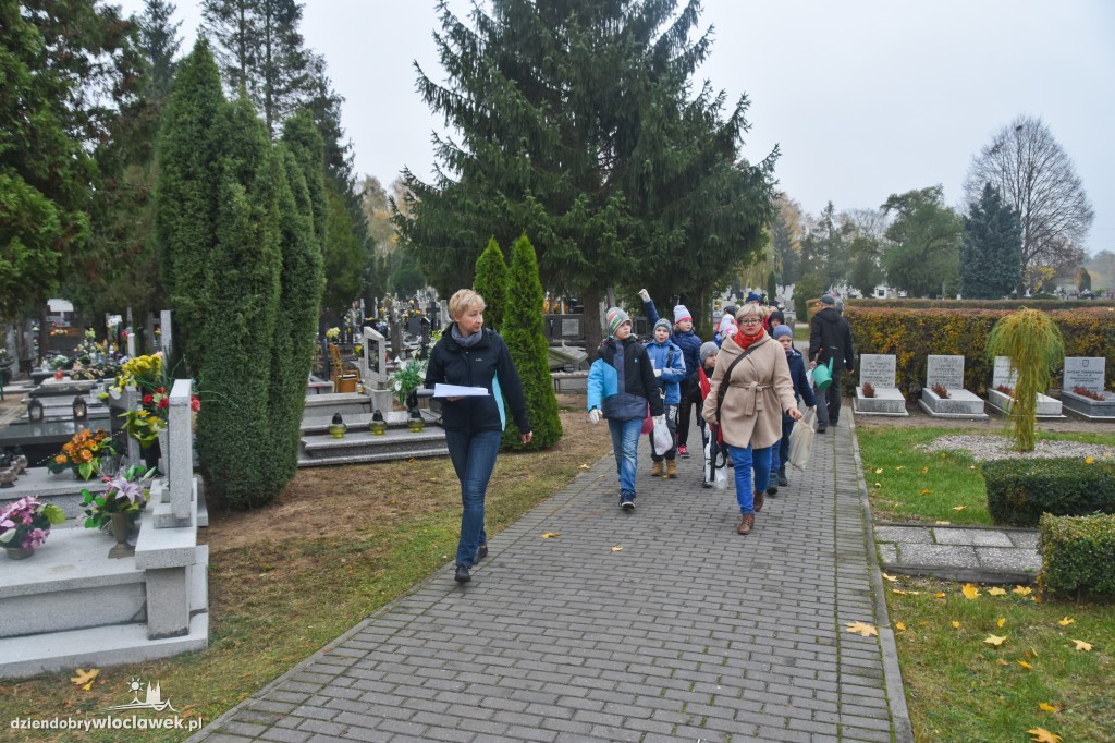 Młodzież pamięta o zasłużonych