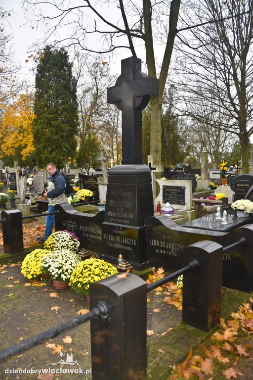 Władze miasta na cmentarzu przy Chopina
