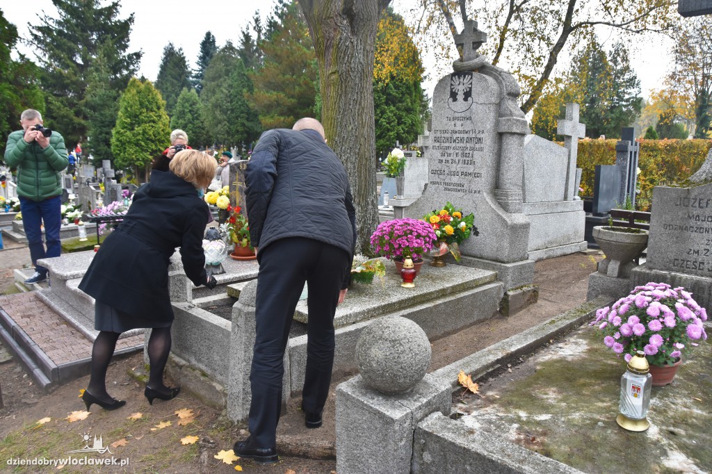 Władze miasta na cmentarzu przy Chopina