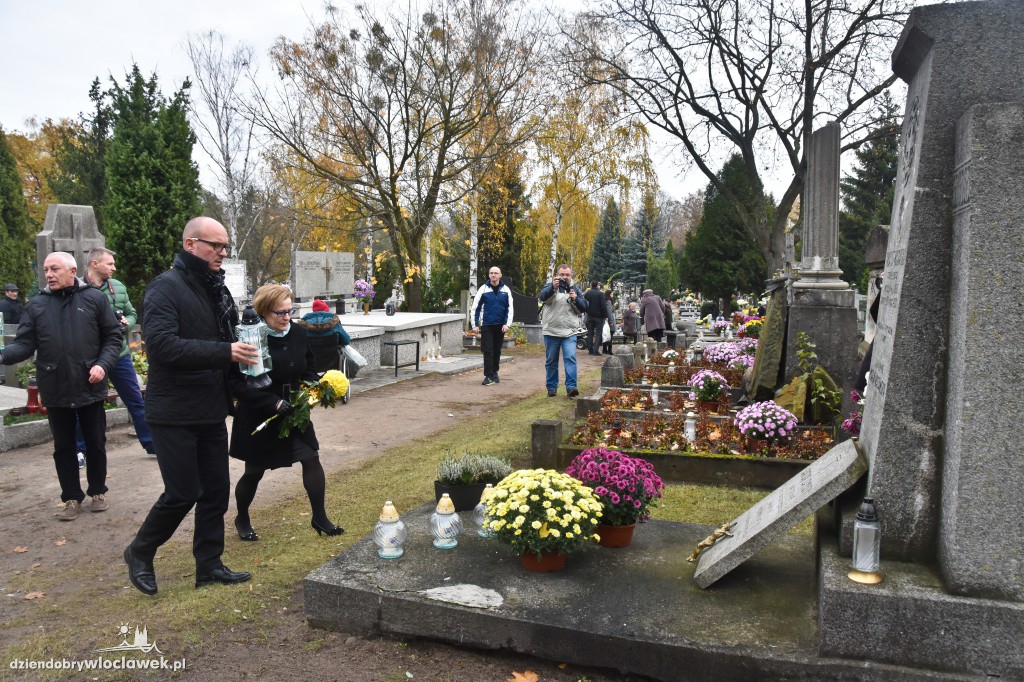 Władze miasta na cmentarzu przy Chopina