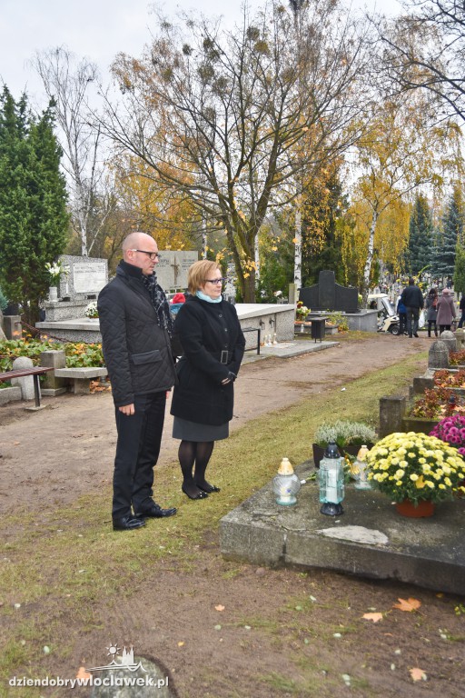 Władze miasta na cmentarzu przy Chopina
