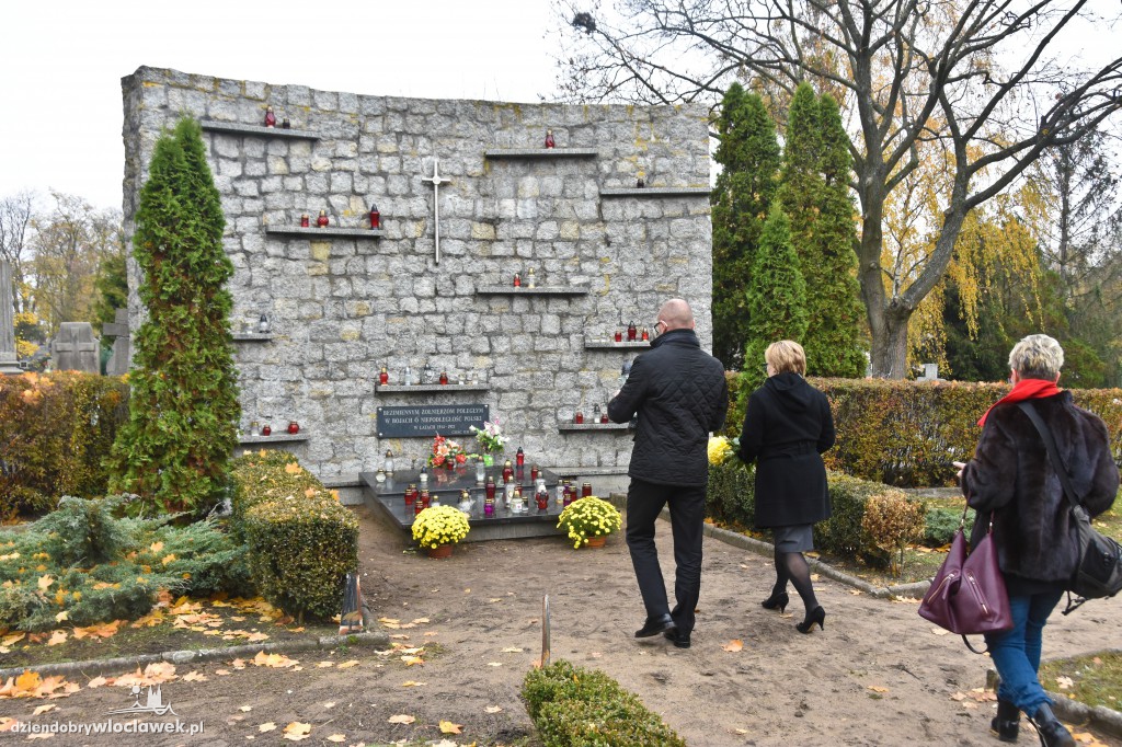Władze miasta na cmentarzu przy Chopina