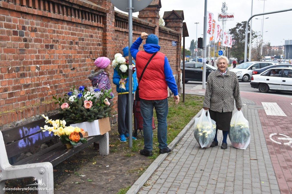 Włocławianie porządkują groby