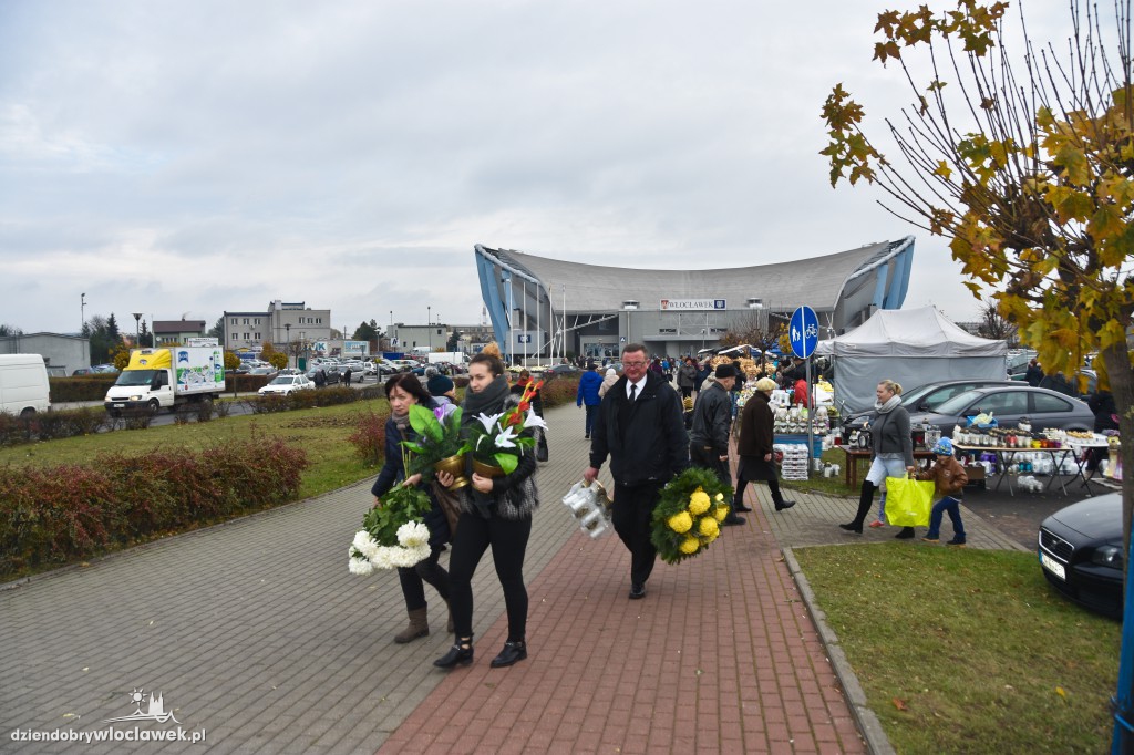 Włocławianie porządkują groby