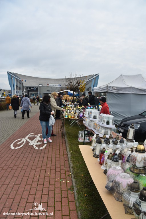 Włocławianie porządkują groby