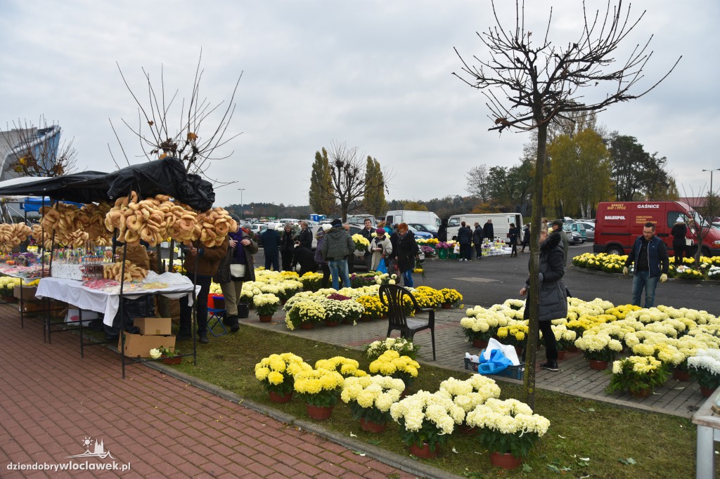 Włocławianie porządkują groby