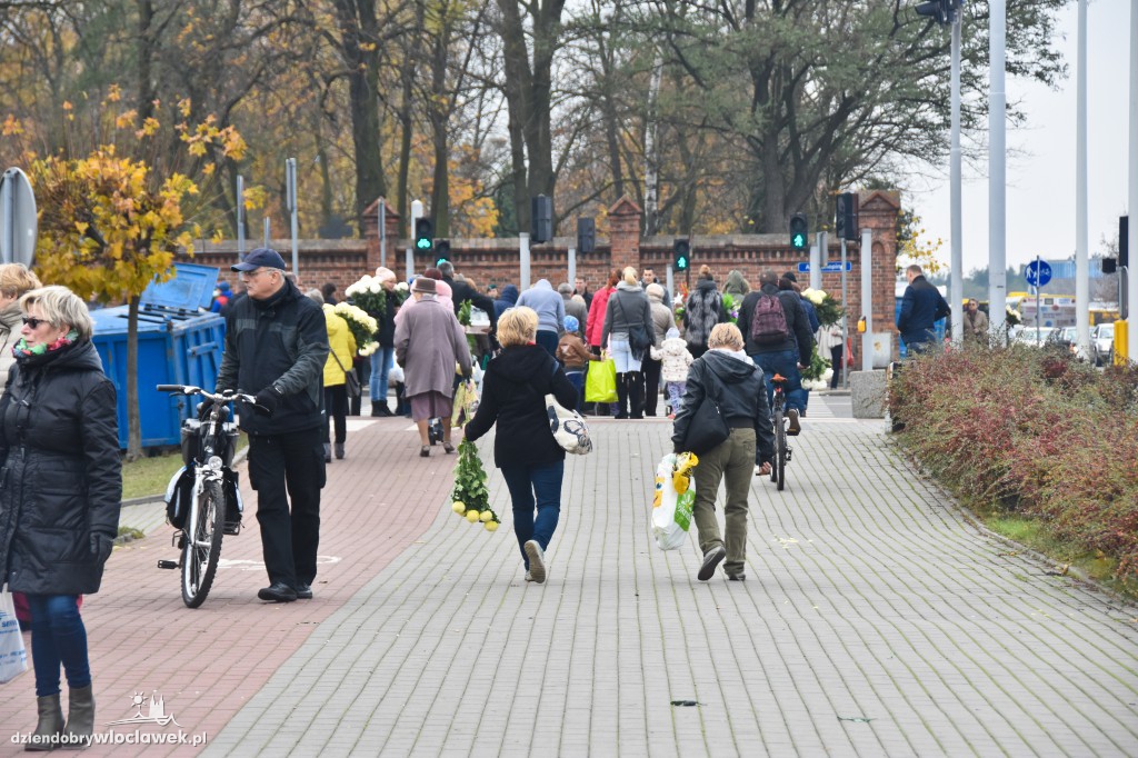 Włocławianie porządkują groby