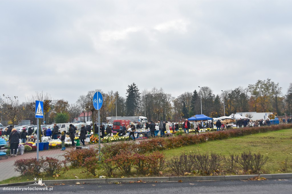 Włocławianie porządkują groby