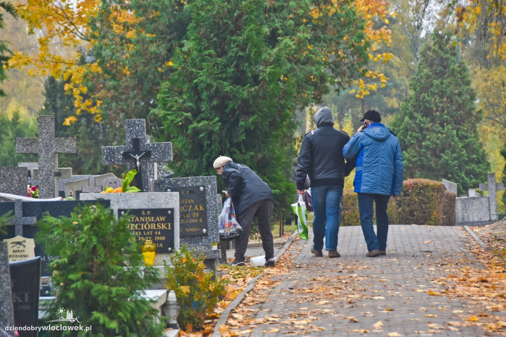 Włocławianie porządkują groby