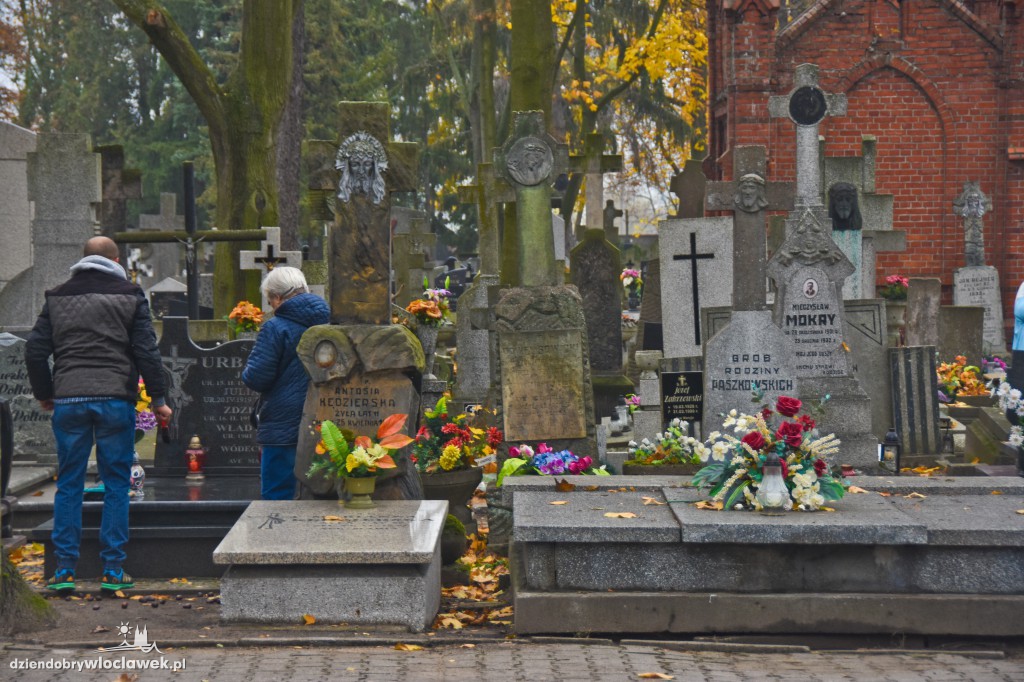 Włocławianie porządkują groby