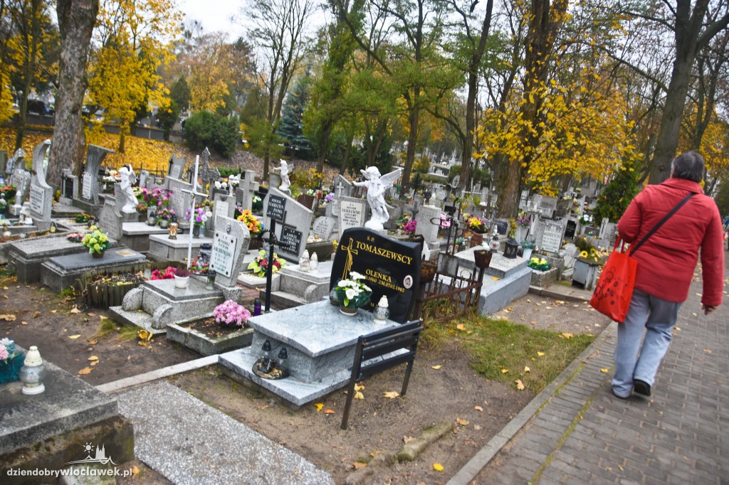 Włocławianie porządkują groby