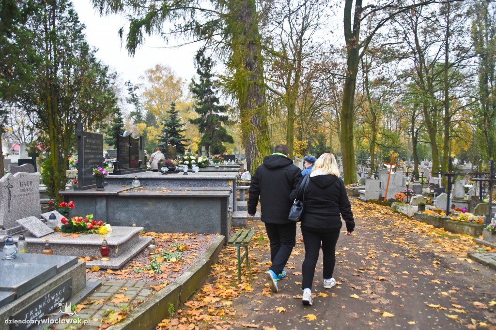 Włocławianie porządkują groby