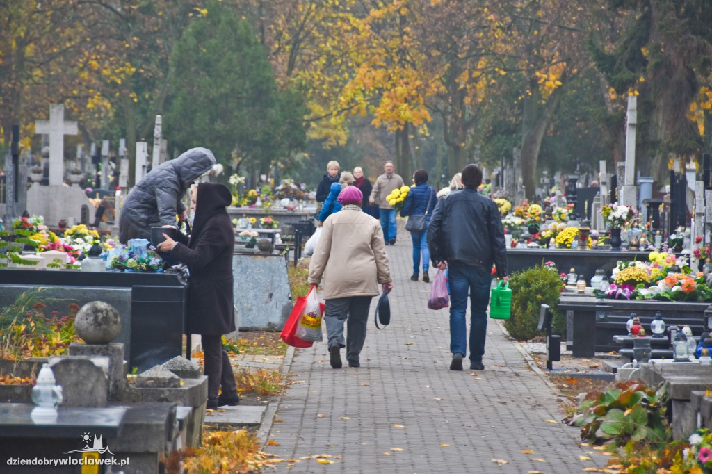 Włocławianie porządkują groby