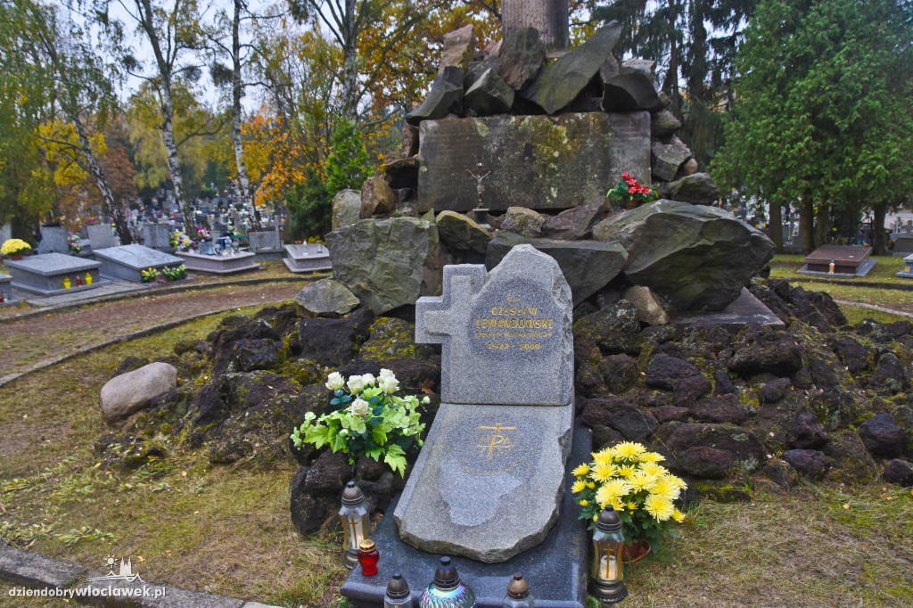 Włocławianie porządkują groby