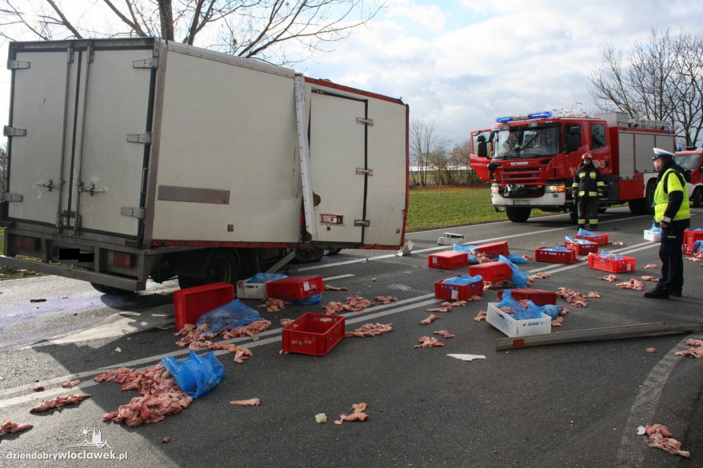 Kolizja iveco i renault na skrzyżowaniu