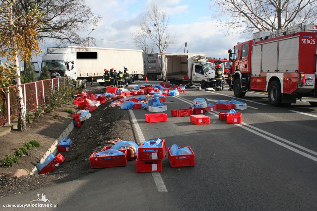 Kolizja iveco i renault na skrzyżowaniu