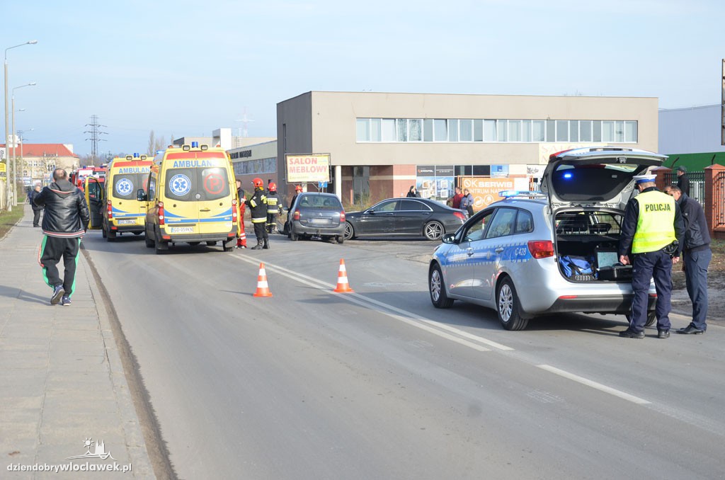 Wypadek z udziałem 3 aut na ul. Zielnej