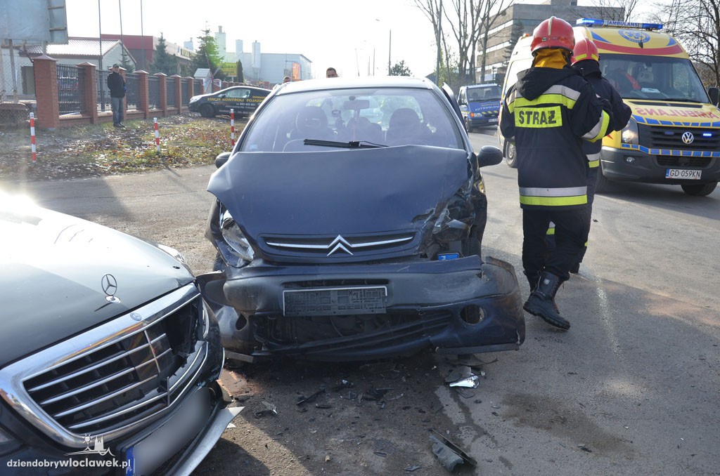 Wypadek z udziałem 3 aut na ul. Zielnej