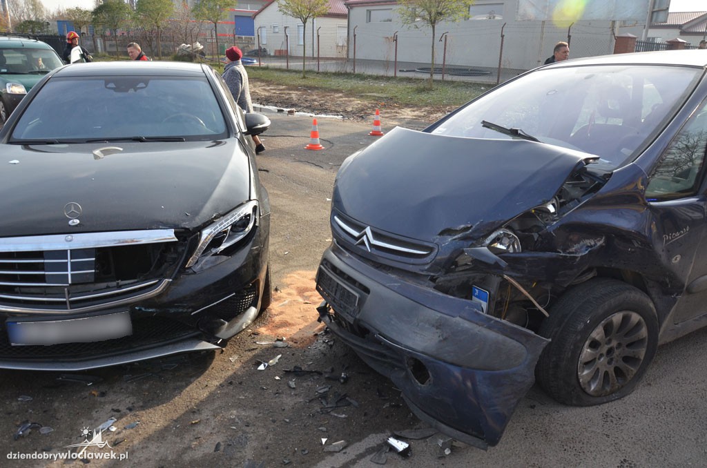 Wypadek z udziałem 3 aut na ul. Zielnej