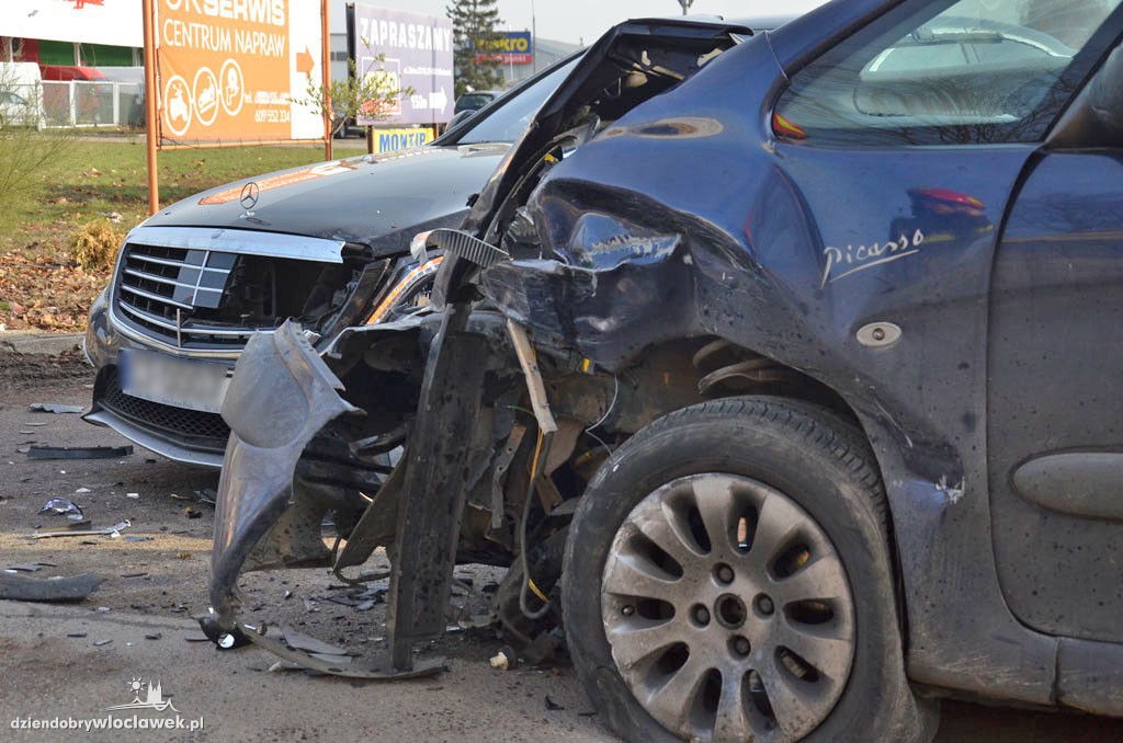 Wypadek z udziałem 3 aut na ul. Zielnej