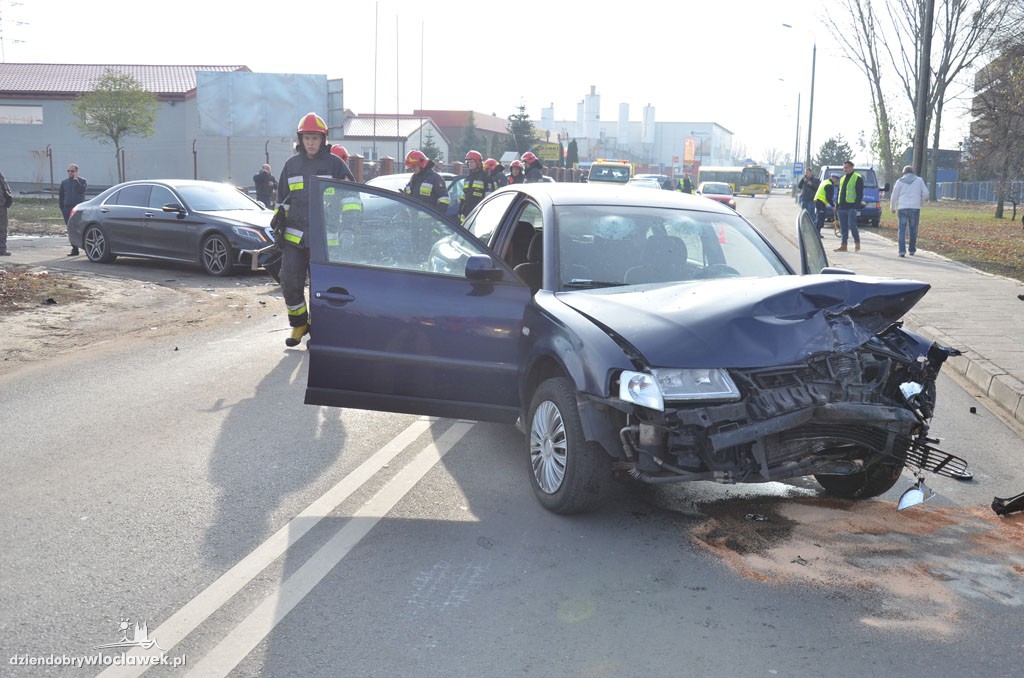 Wypadek z udziałem 3 aut na ul. Zielnej