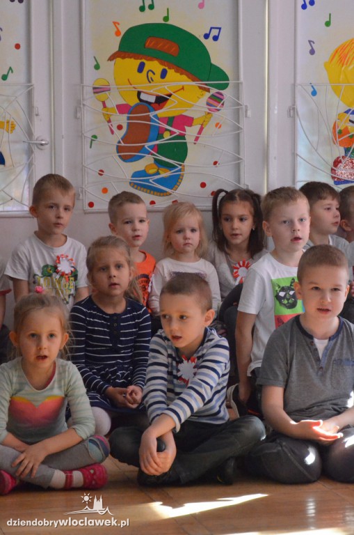 Przedszkolaki z Uroczej na 11 listopada