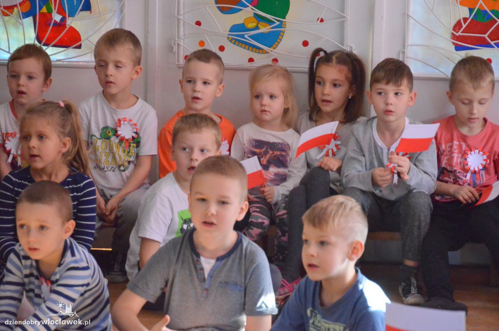 Przedszkolaki z Uroczej na 11 listopada