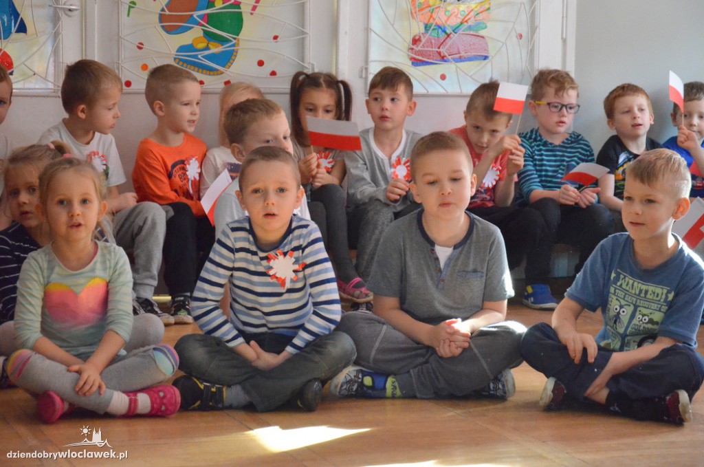 Przedszkolaki z Uroczej na 11 listopada