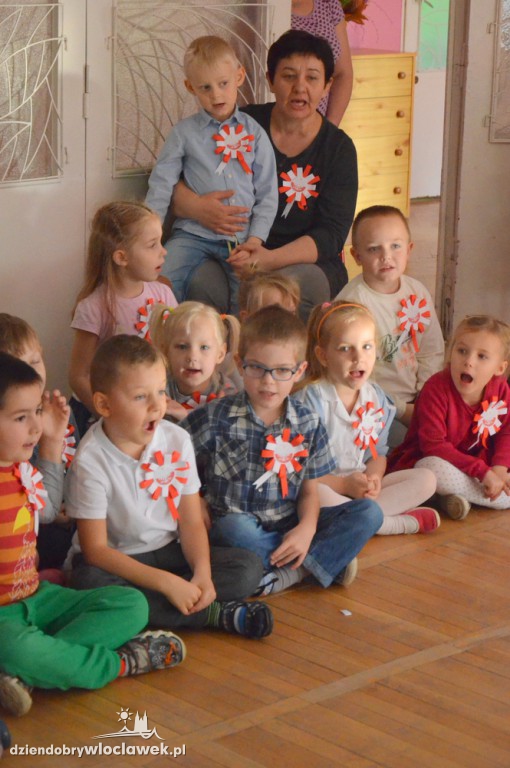 Przedszkolaki z Uroczej na 11 listopada