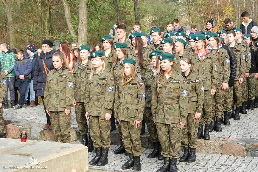 Uczniowie ZSA oddali hołd bohaterom