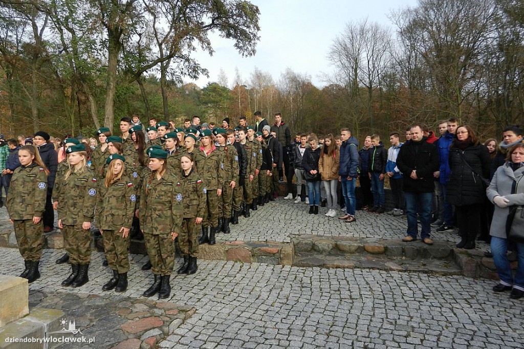 Uczniowie ZSA oddali hołd bohaterom