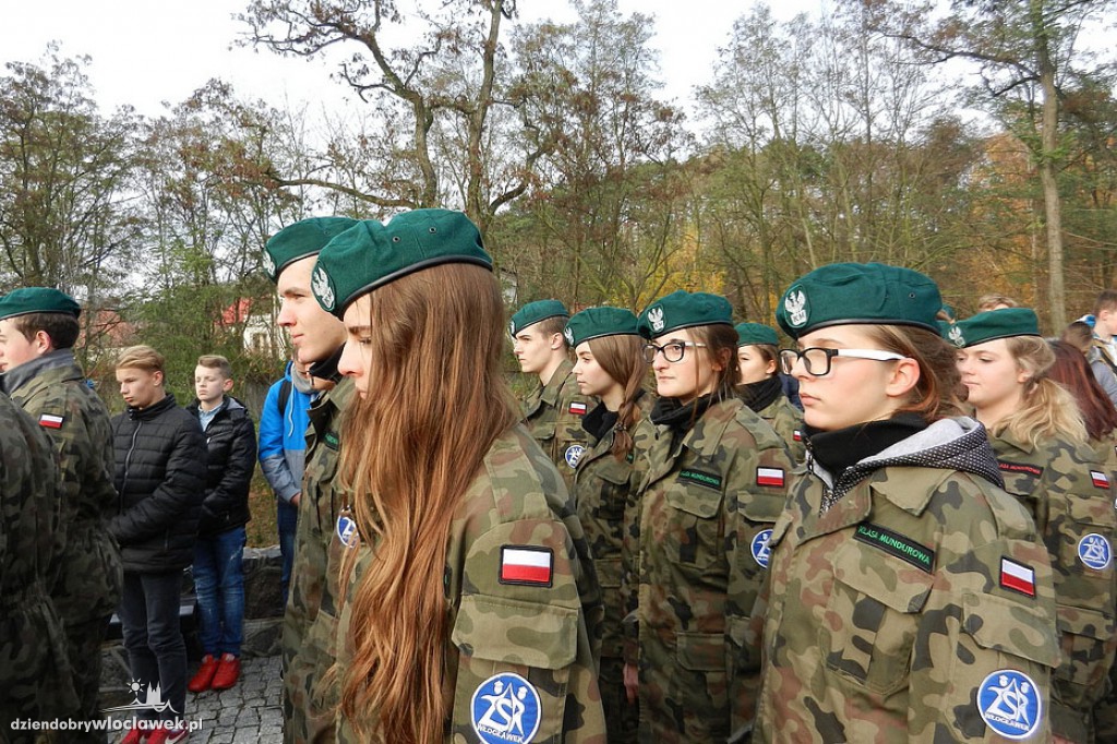 Uczniowie ZSA oddali hołd bohaterom