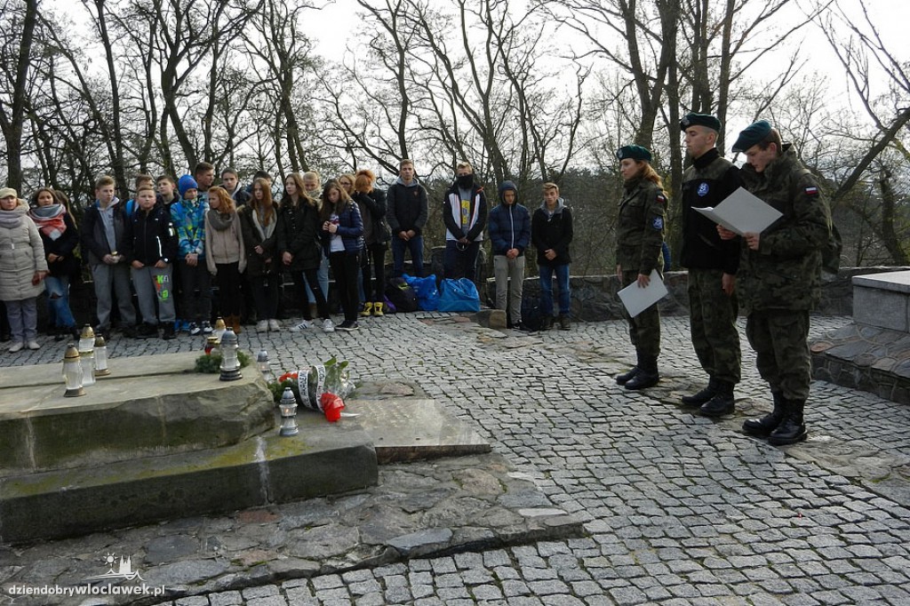 Uczniowie ZSA oddali hołd bohaterom