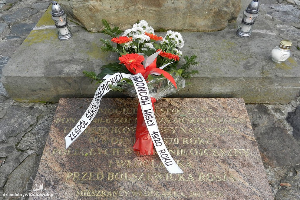Uczniowie ZSA oddali hołd bohaterom