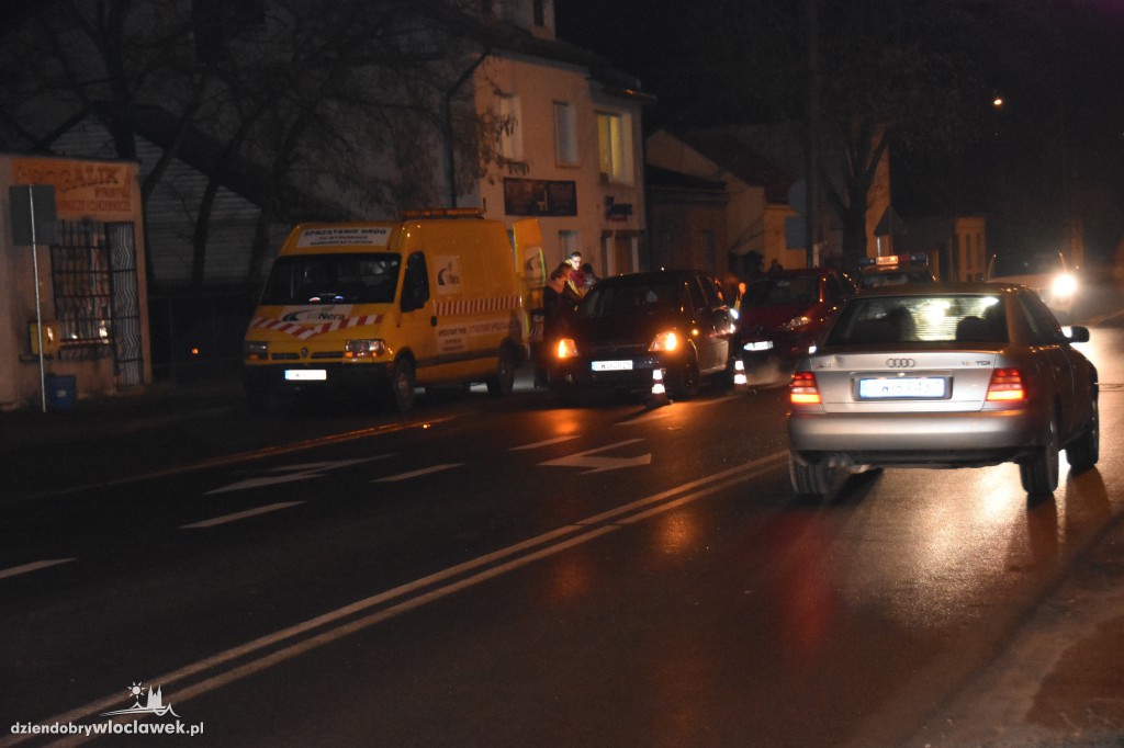 Wieczorna kolizja na ul. Wiejskiej