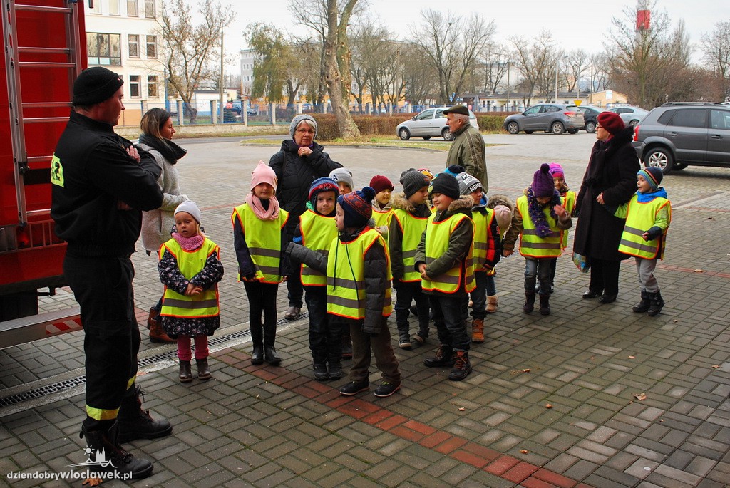 Dzieci z SP 23 u strażaków