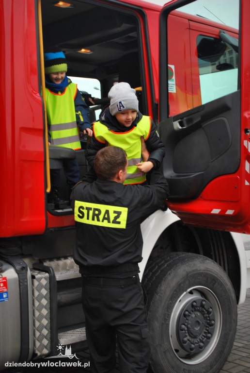 Dzieci z SP 23 u strażaków