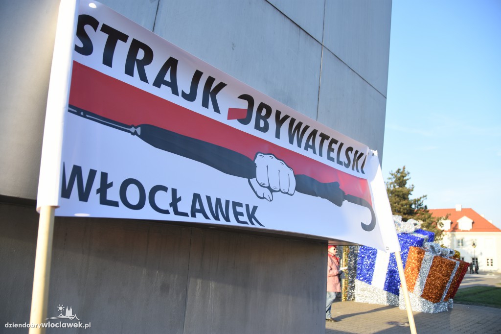 Strajk Obywatelski na placu Wolności
