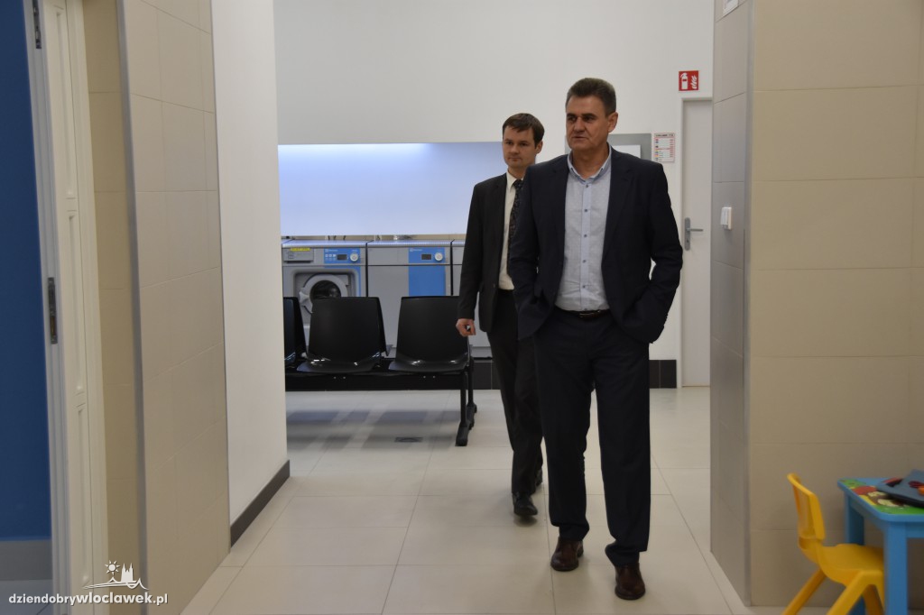 Tłum oficjeli na otwarciu ZAZ