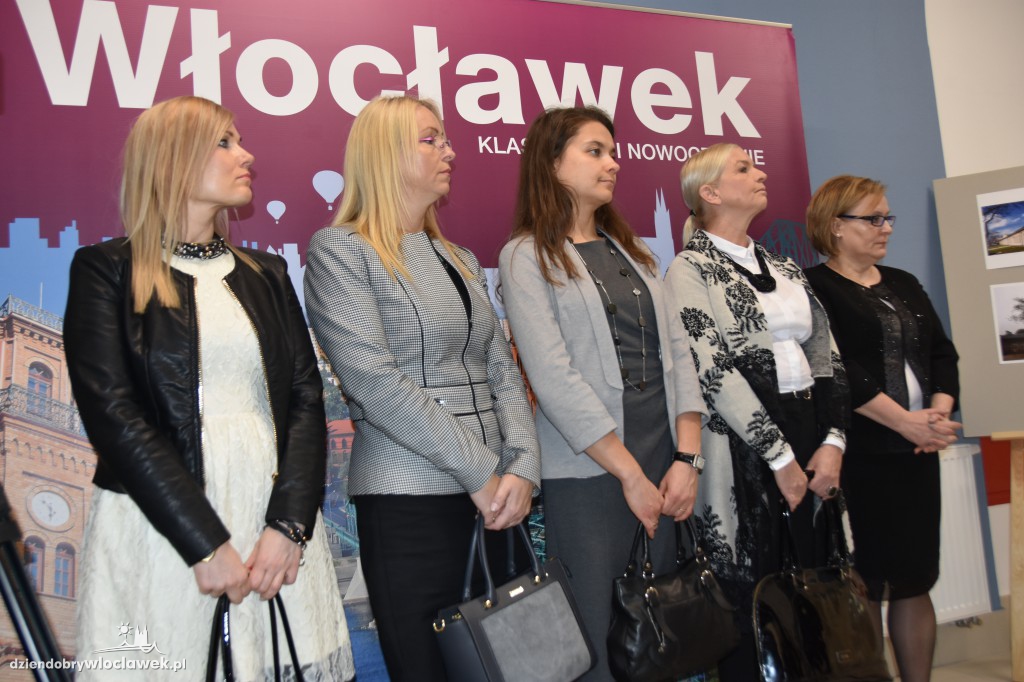 Tłum oficjeli na otwarciu ZAZ