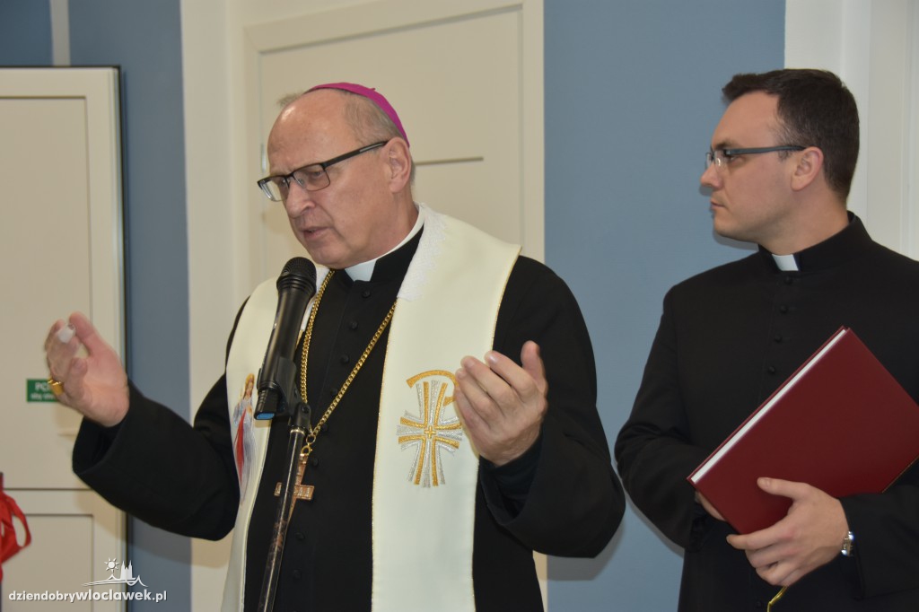 Tłum oficjeli na otwarciu ZAZ