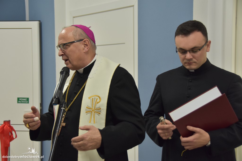 Tłum oficjeli na otwarciu ZAZ