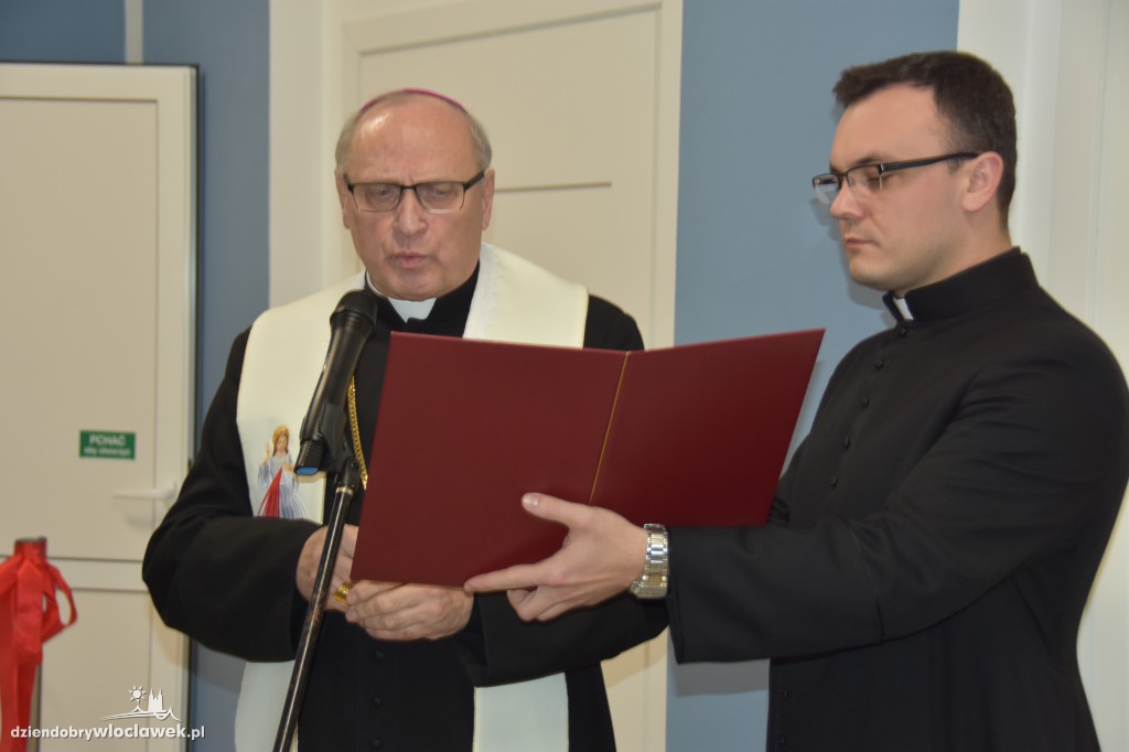 Tłum oficjeli na otwarciu ZAZ