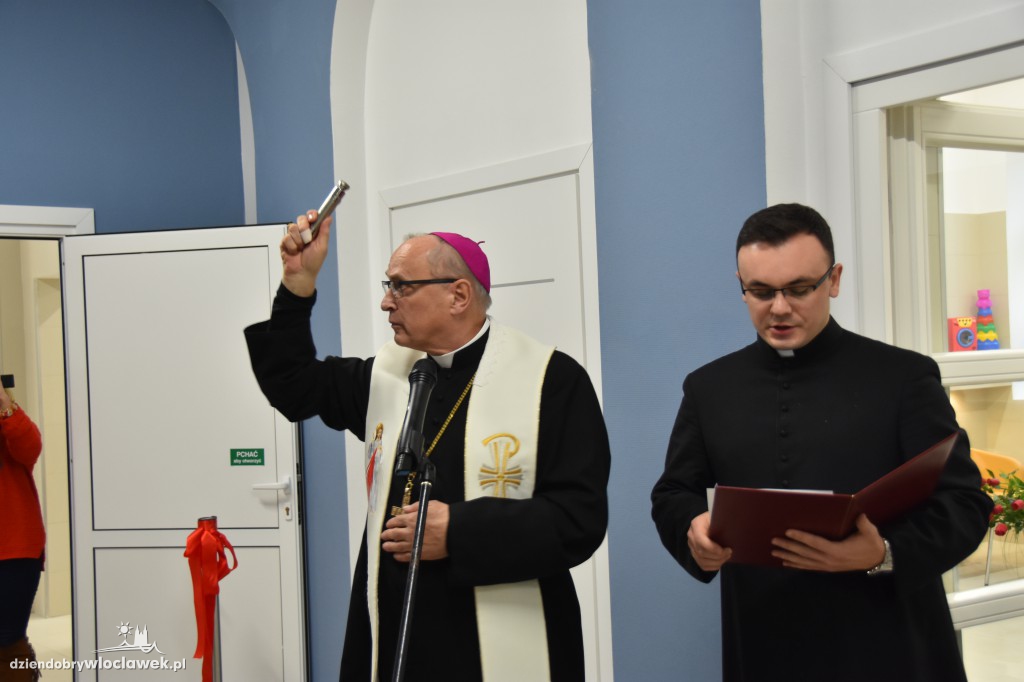 Tłum oficjeli na otwarciu ZAZ