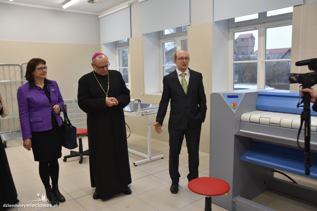 Tłum oficjeli na otwarciu ZAZ