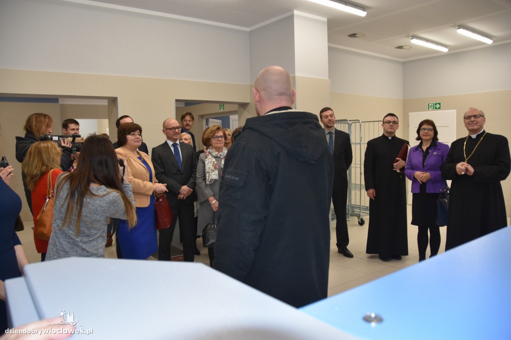 Tłum oficjeli na otwarciu ZAZ