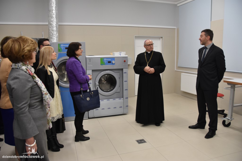 Tłum oficjeli na otwarciu ZAZ